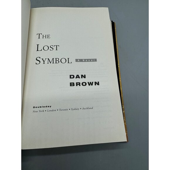 Dan Browns The Lost Symbol Hardcover Novel book English dust cover 2009 READ - Picture 7 of 8
